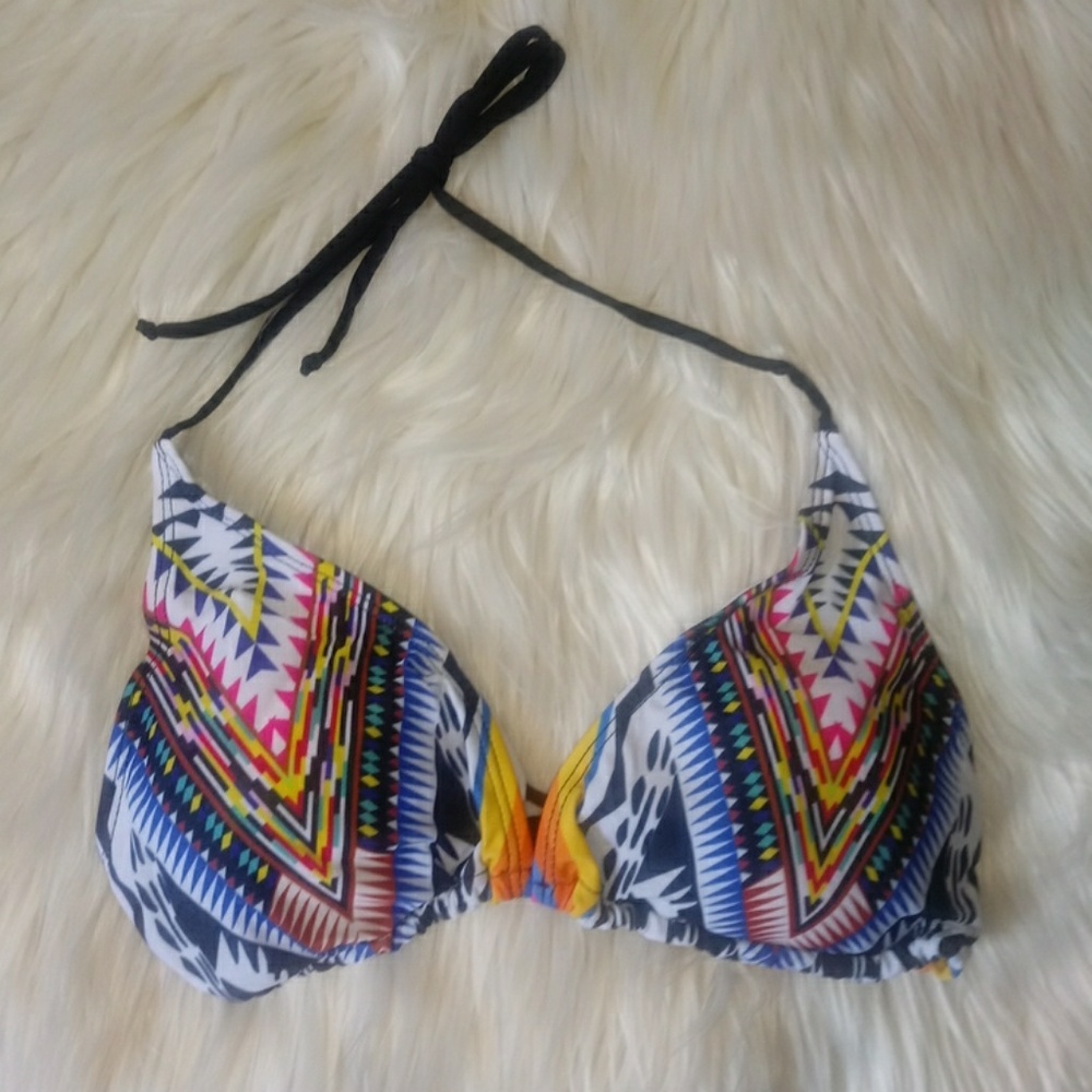 Halter Sliding Triangular Bikini - Picture 2 of 8